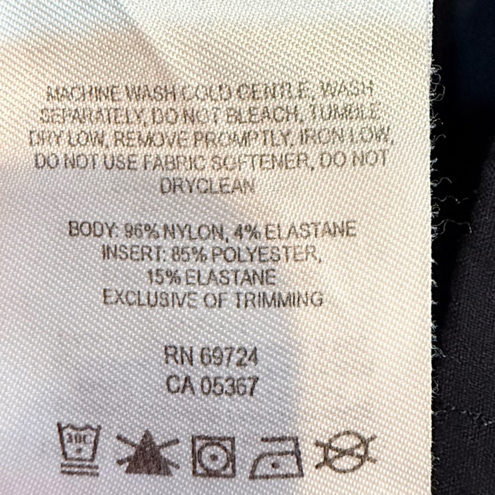 Columbia Women's Black Omni Shield Advanced
Repellency Hiking Capris - Sz 4 - Picture 8 of 9